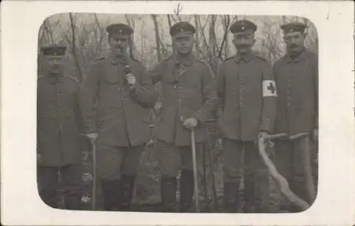 Foto Ak Deutsche Soldaten in Uniformen, Sanitäter, Battr. 479 Fußartillerie, I WK