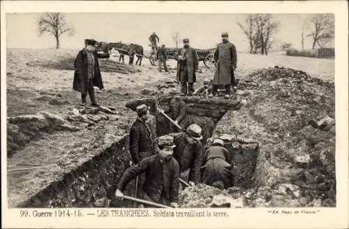 Ak Guerre 1914-15, Les Tranchées, Soldats travaillant la terre, französ. Soldaten, Schützengraben