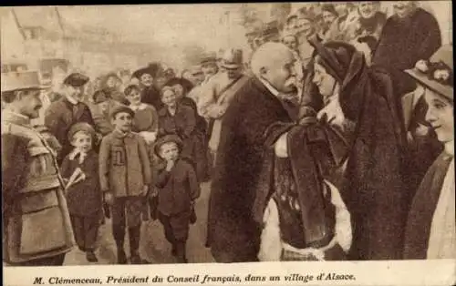 Ak M. Clemenceau, President du Conseil francais, dans un village d'Alsace