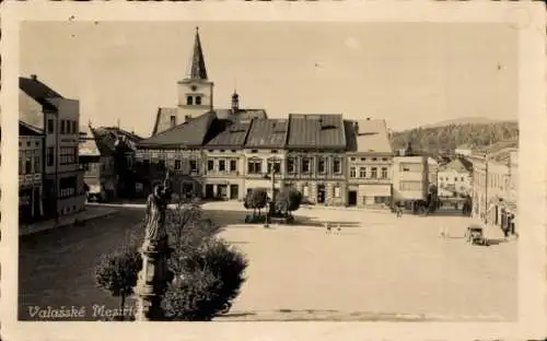 Ak Valašské Meziříčí Walachisch Meseritsch Region Zlin, Teilansicht, Markt