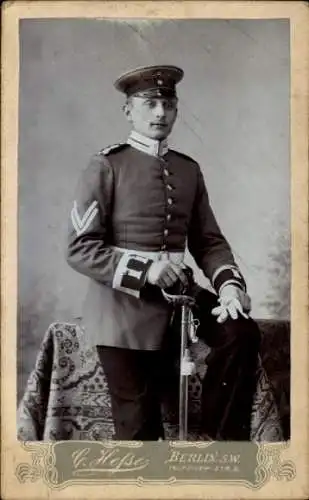 Kabinett Foto Berlin, Deutscher Soldat in Uniform