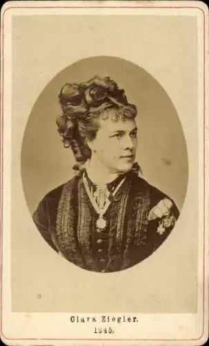 CdV Schauspielerin Klara Ziegler, Portrait