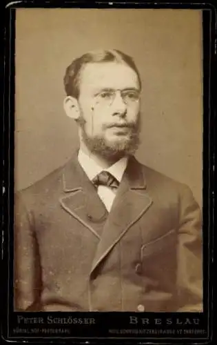 CdV Wrocław Breslau Schlesien, Portrait von einem Mann mit Zwicker