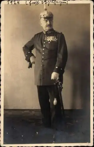 Foto Ak Deutscher Soldat in Uniform, Porträt, Pickelhaube, Kaiserzeit