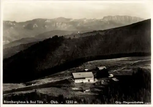 Ak Wackersberg in Oberbayern, Blomberghaus, Fliegeraufnahme