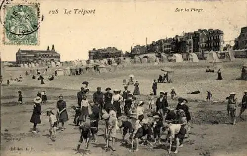 Ak Le Tréport Seine Maritime, sur la Plage