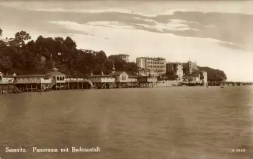 Ak Sassnitz auf Rügen, Strandpanorama, Badeanstalt