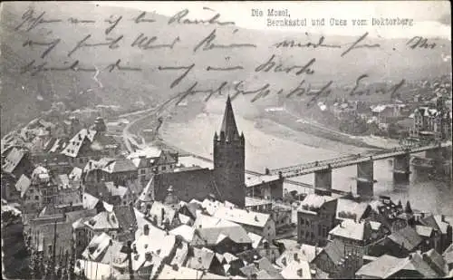 Ak Bernkastel Kues an der Mosel, Totalansicht, Blick vom Doktorberg, Kirche, Brücke