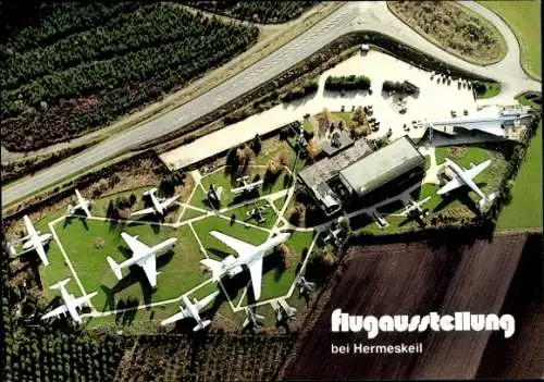 Ak Flugausstellung bei Hermeskeil, Inh. L. + P. Junior, Fliegeraufnahme, Flugzeuge