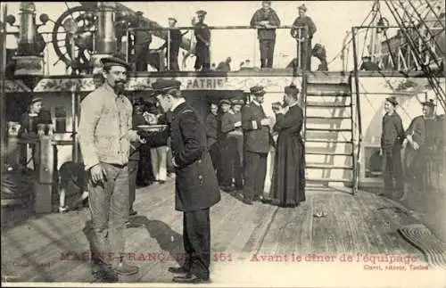 Ak French Marine, Vor dem Abendessen der Besatzung