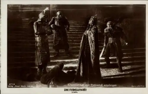 Ak Nibelungen, Filmszene, Kriemhild hat den Todesstoß empfangen, Ross 677/8