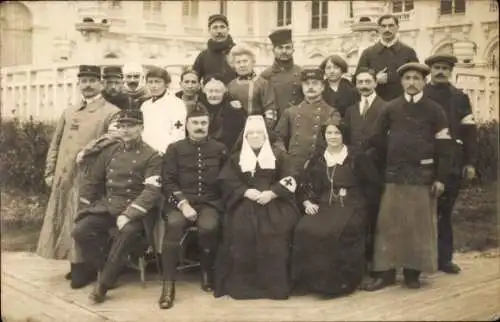 Foto Ak Französische Soldaten, Sanitäter, Krankenschwestern