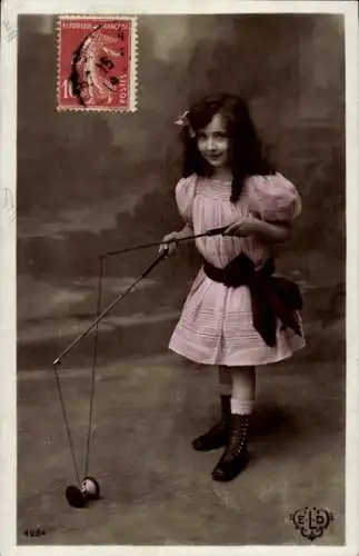 Ak Mädchen spielt mit einem Diabolo
