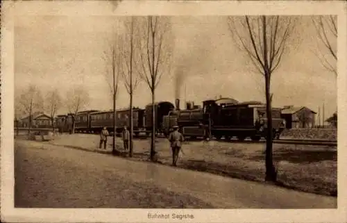Ak Segrshe Ungarn, Soldaten am Bahnhof, Eisenbahn