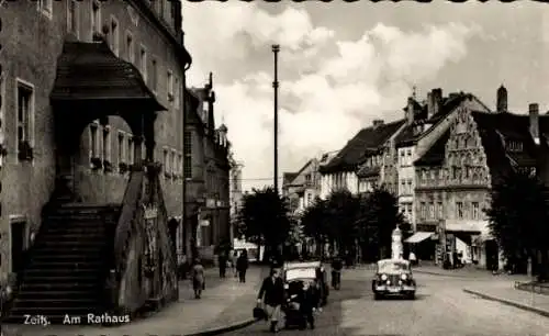 Ak Zeitz im Burgenlandkreis, Straßenpartie am Rathaus, Automobile