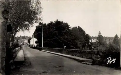 Ak Guémené Penfao Loire Atlantique, Entree de la Ville par les Ponts
