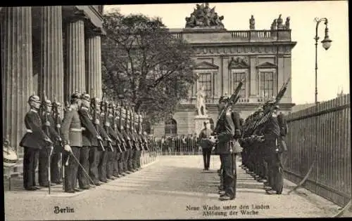 Ak Berlin Mitte, Unter den Linden, Neue Wache, Ablösung der Wache