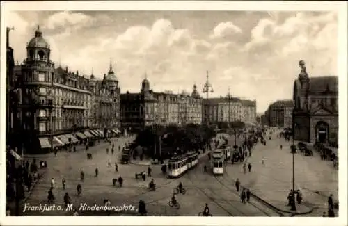 Ak Frankfurt am Main, Hindenburgplatz, Straßenbahnen, Menschen