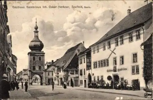 Ak Saalfeld an der Saale Thüringen, Gasthaus Gambrinus, Tor, Straßenansicht