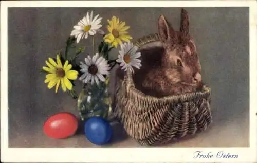 Ak Frohe Ostern, Osterhase sitzt im Korb, Ostereier, Blumenstrauß