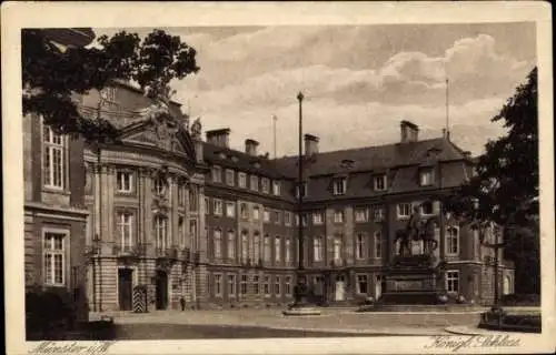 Ak Münster in Westfalen, Königliches Schloss, Reiterstatue