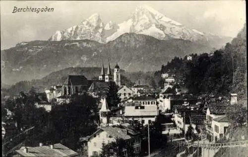 Ak Berchtesgaden in Oberbayern, Totalansicht, Kirchtürme, Gebirge