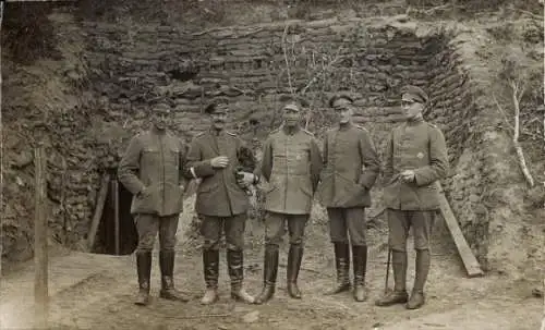 Foto Ak Deutsche Soldaten in Uniformen, I WK