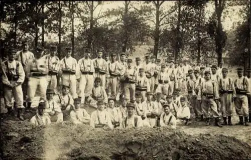 Foto Ak Französische Soldaten in Uniformen, Gruppenaufnahme