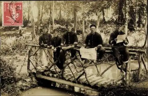 Foto Ak Französische Soldaten in Uniformen