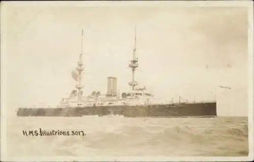 Foto Ak Britisches Kriegsschiff H.M.S. Illustrious
