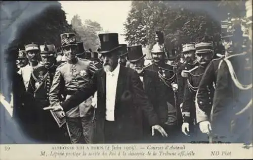 Ak Alphonse XIII. in Paris 1905, Courses d'Auteuil, Herr Lepine schützt den Ausgang des Königs