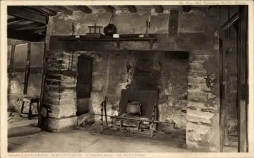 Ak Stratford-upon-Avon, Warwickshire, England, Shakespeares Geburtshaus, Kamin in der Küche