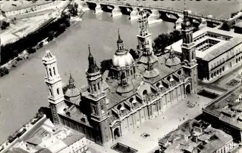 Ak Zaragoza Zaragoza Aragon, El Pilar und Steinbrücke, Luftaufnahme