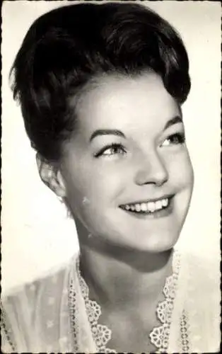 Ak Schauspielerin Romy Schneider, Portrait