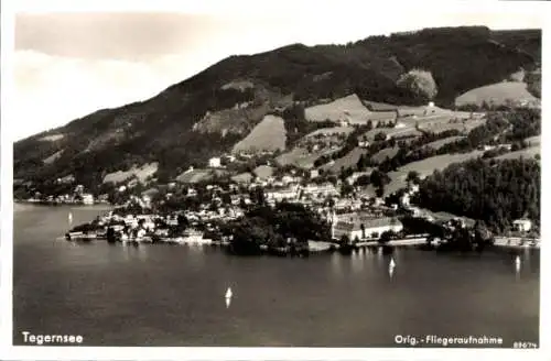 Ak Tegernsee in Oberbayern, Fliegeraufnahme mit Schloss