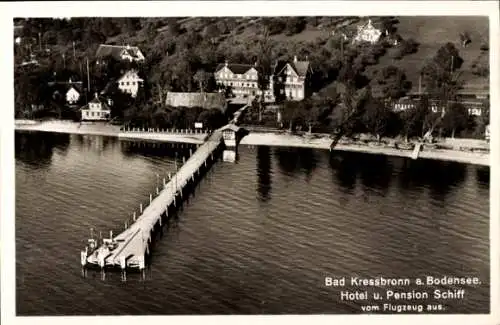 Ak Kressbronn am Bodensee, Fliegeraufnahme, Hotel und Pension Schiff