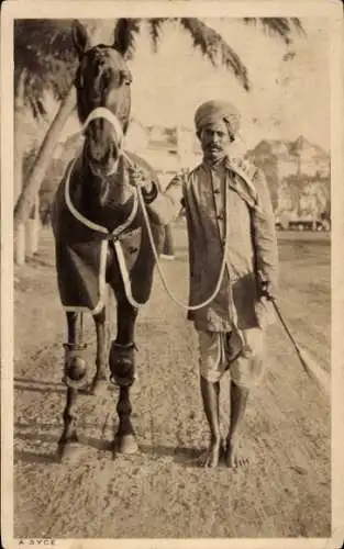 Ak Indien, Mann mit Pferd, Porträt, Zaumzeug