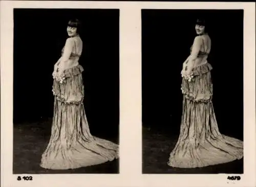 Stereo Foto Frau im Bikini, stehend, Schleppe, Rückansicht