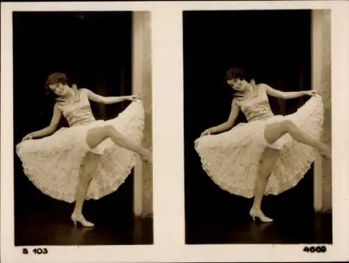 Stereo Foto Frau im Tanzkostüm, erhobener Rock