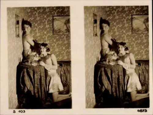 Stereo Foto zwei Frauen in Tanzkostümen