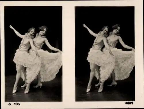 Stereo Foto zwei Frauen in Tanzkostümen, Pose