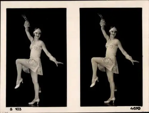 Stereo Foto Frau im Tanzkostüm, stehend, Pose