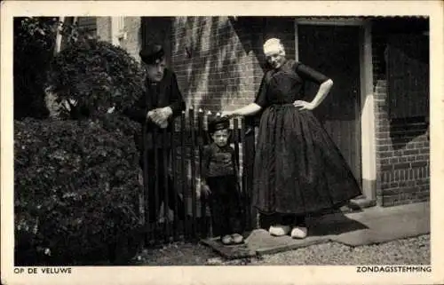 Ak Gelderland, Op de Veluwe, Familie in Tracht