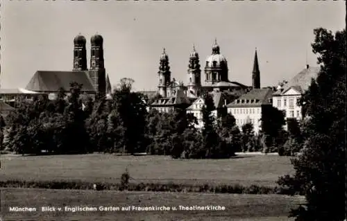 Ak München, Blick vom Englischen Garten, Frauenkirche, Theatinerkirche