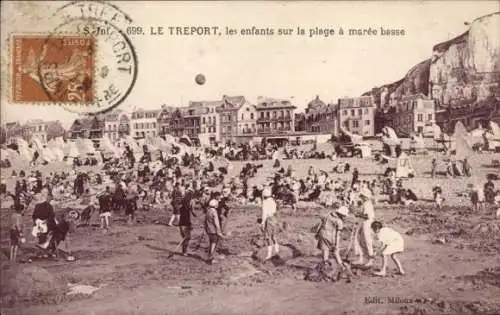 Ak Le Tréport Seine Maritime, les enfants sur la plage a maree basse