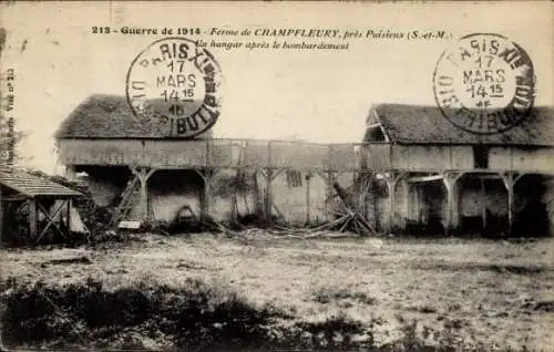 Ak Puisieux Seine et Marne, La Ferme de Champfleury, Un hangar apres le bombardement