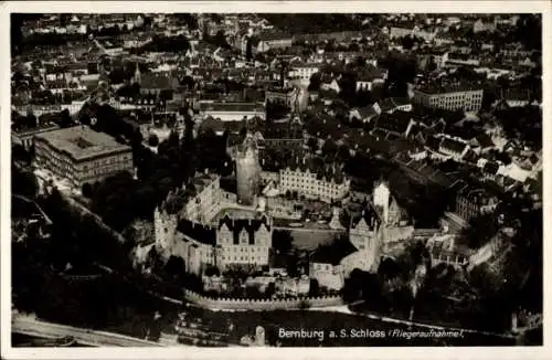 Ak Bernburg an der Saale, Totalansicht, Schloss, Fliegeraufnahme