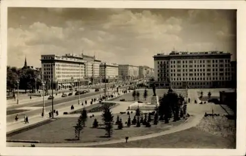 Ak Berlin Friedrichshain, Stalinallee, Stalin-Denkmal