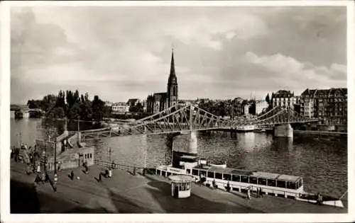 Ak Frankfurt am Main, Eiserner Steg mit Dreikönigskirche