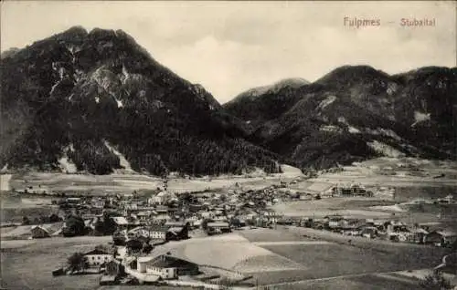 Ak Fulpmes Tirol, Stubaital, Panorama, Ort im Tal, Gebirge, Felder